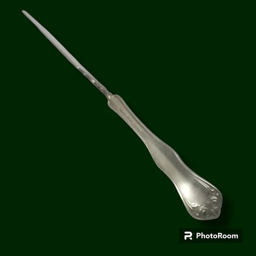 Rogers Nickel Silver INS389 Twisted Master Butter Knife-1915-Art Nouveau-Vintage